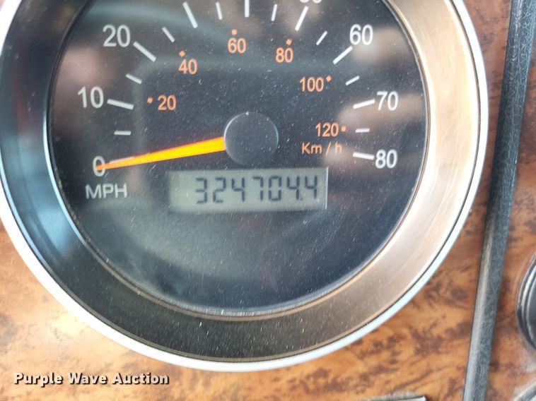 image for item DO4692 1999 Kenworth T800  semi truck