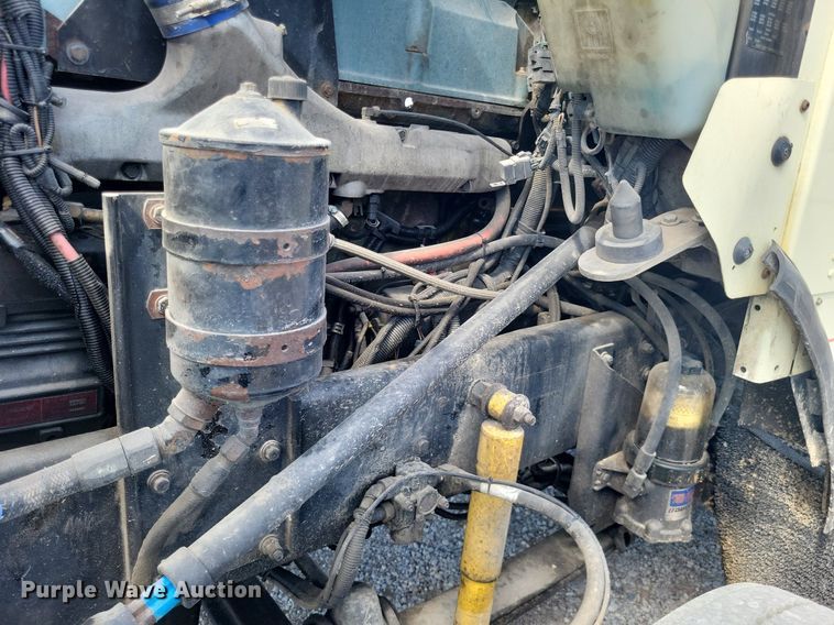 image for item DO4692 1999 Kenworth T800  semi truck