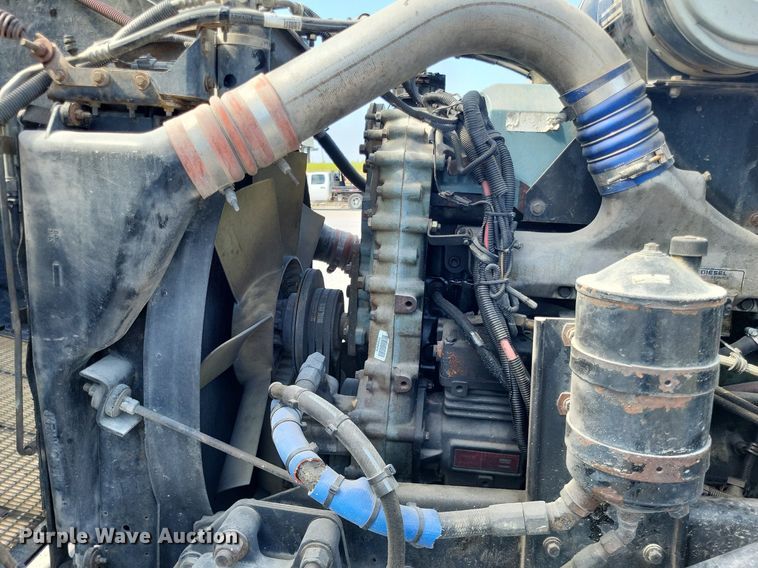 image for item DO4692 1999 Kenworth T800  semi truck