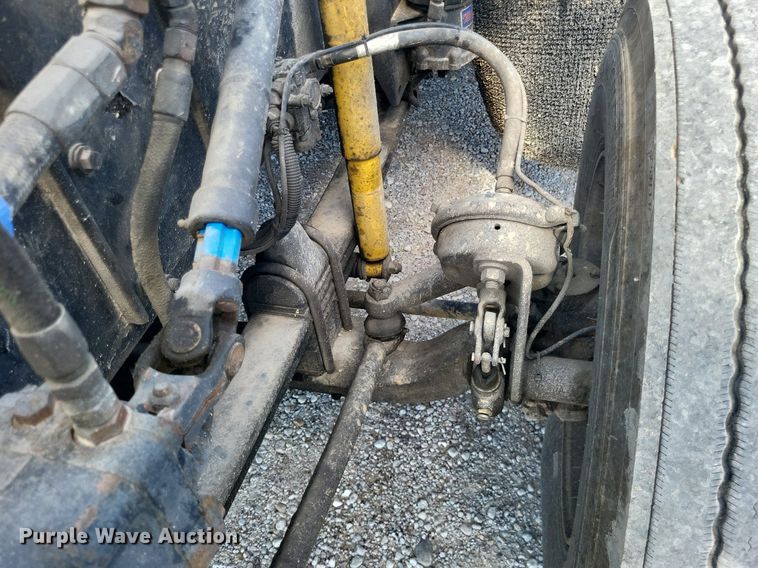 image for item DO4692 1999 Kenworth T800  semi truck