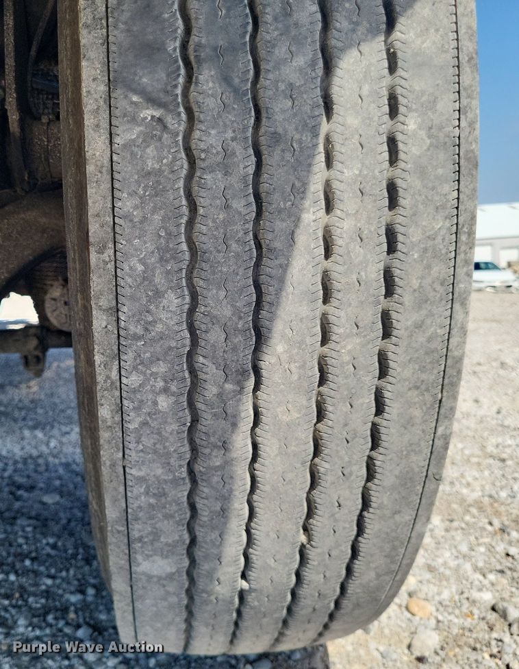 image for item DO4692 1999 Kenworth T800  semi truck