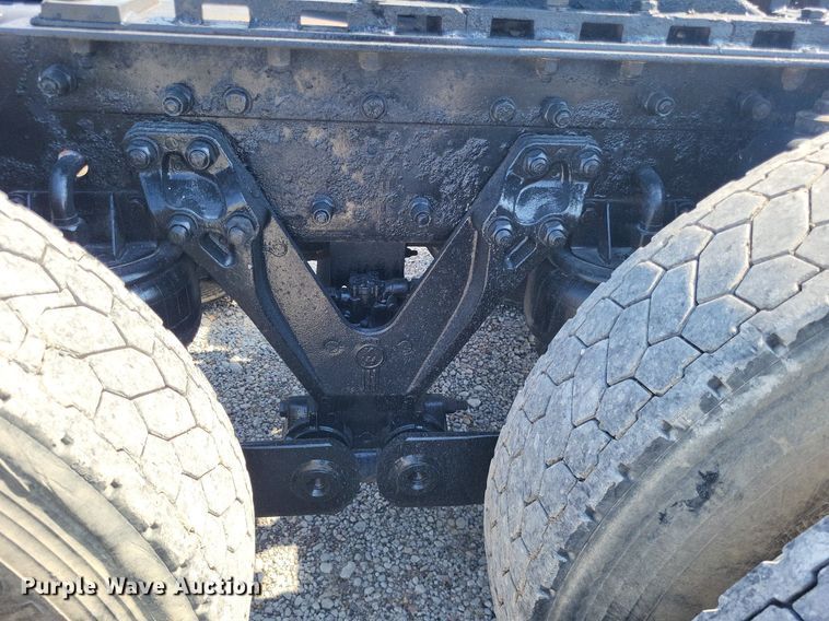 image for item DO4692 1999 Kenworth T800  semi truck