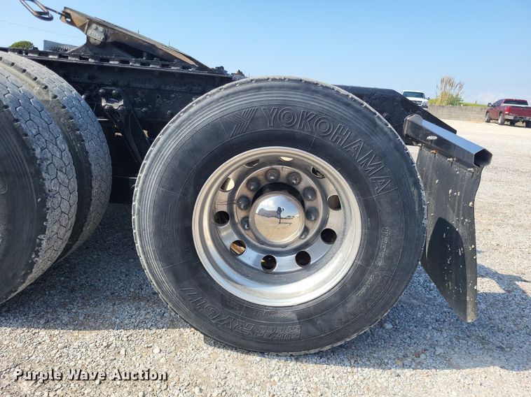 image for item DO4692 1999 Kenworth T800  semi truck