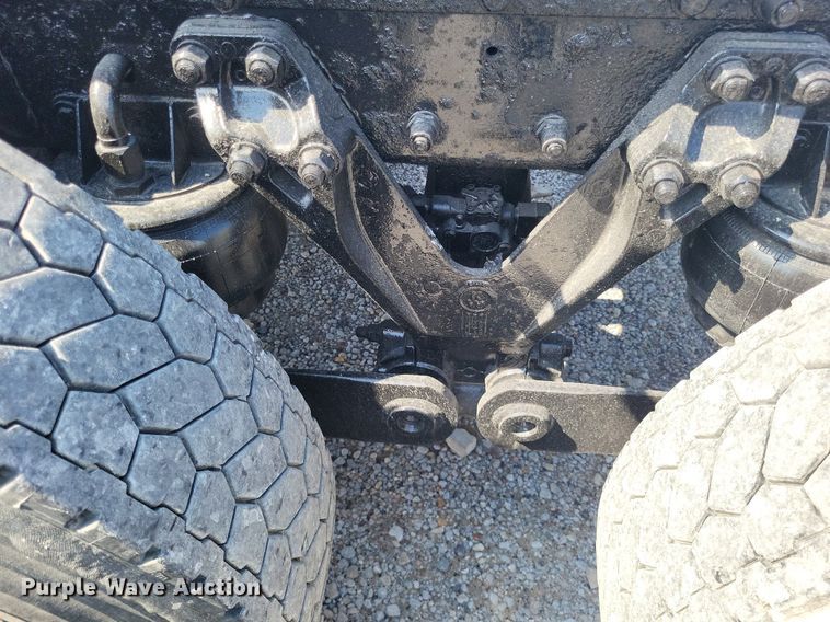 image for item DO4692 1999 Kenworth T800  semi truck