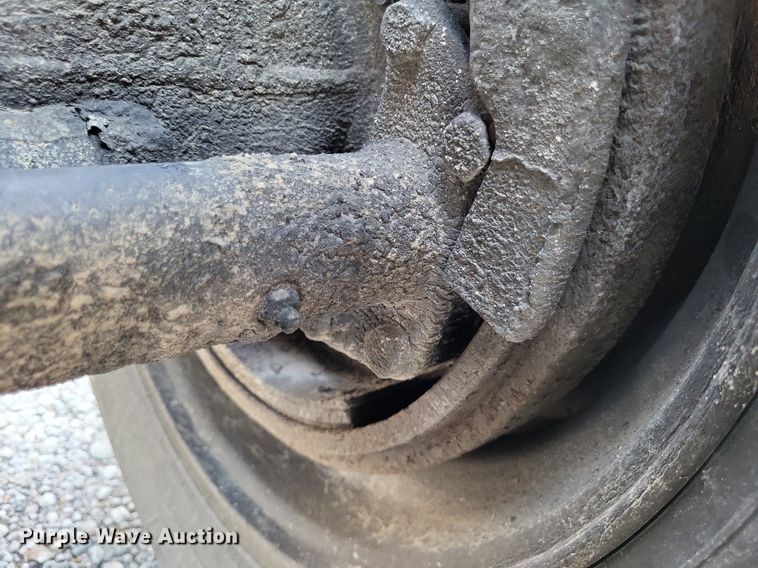 image for item DO4692 1999 Kenworth T800  semi truck