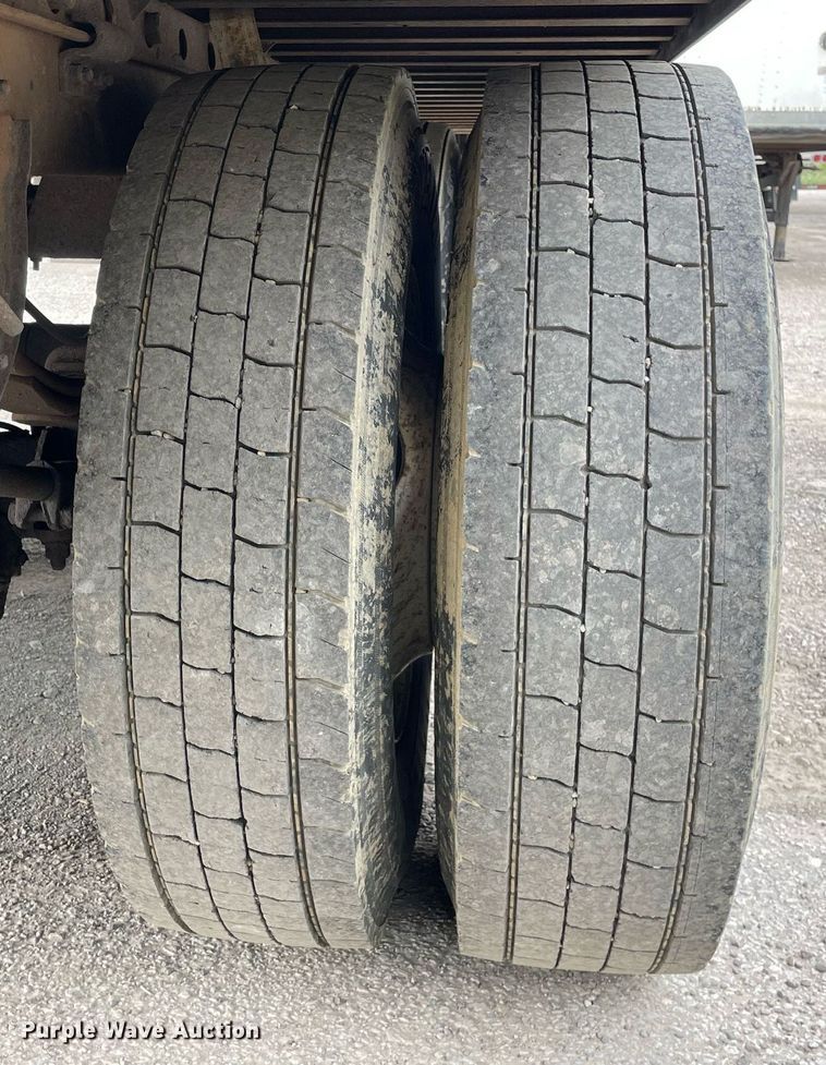 image for item DP0052 2006 Utility VS2DC  dry van trailer