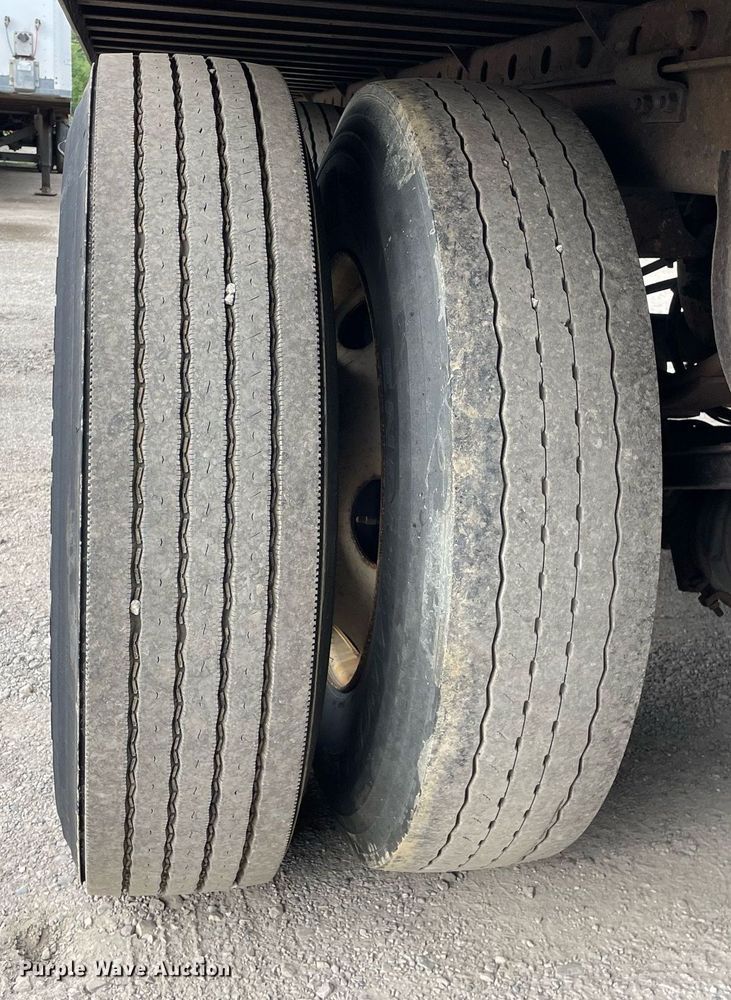 image for item DP0052 2006 Utility VS2DC  dry van trailer