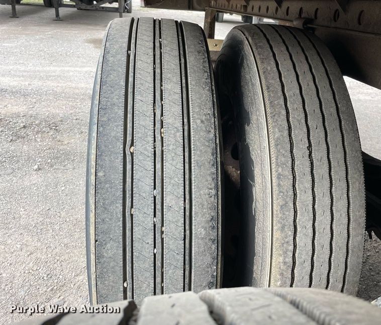 image for item DP0052 2006 Utility VS2DC  dry van trailer