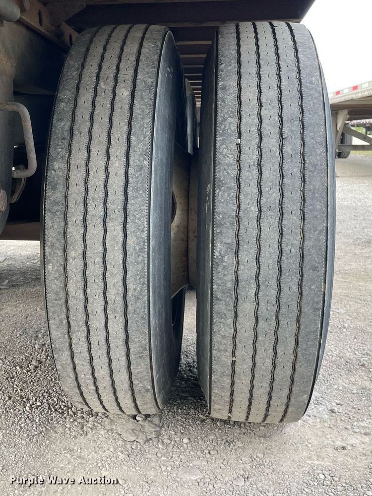 image for item DP0053 2014 Vanguard VIP4000  dry van trailer