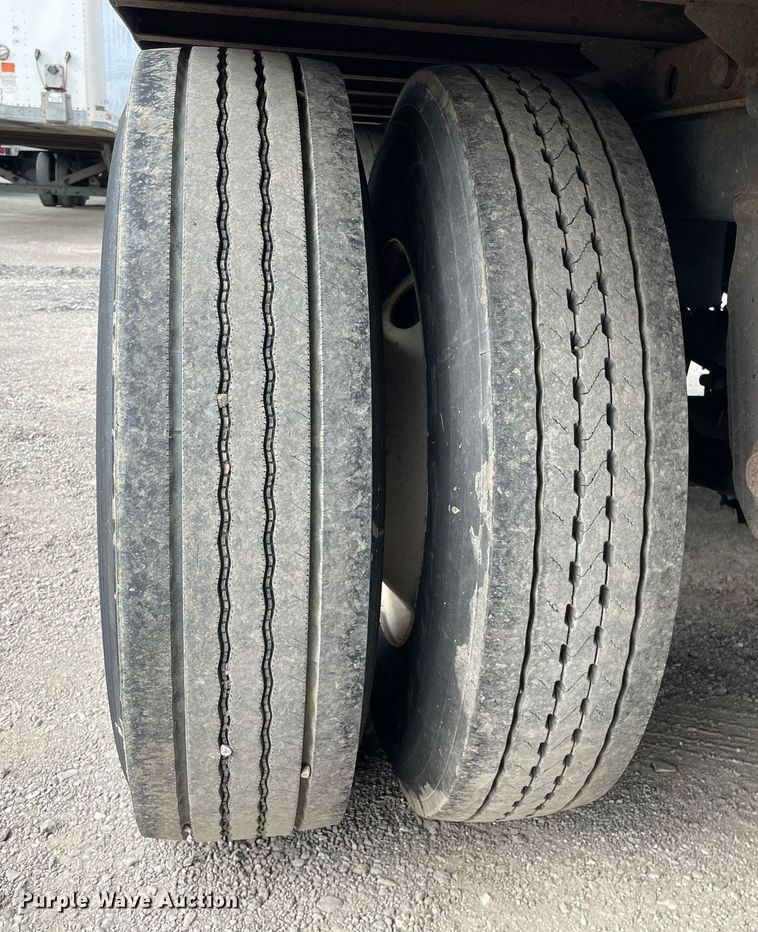 image for item DP0053 2014 Vanguard VIP4000  dry van trailer