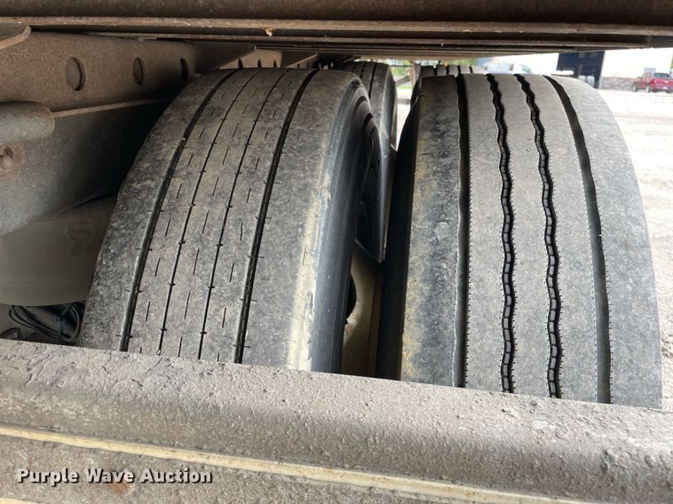 image for item DP0053 2014 Vanguard VIP4000  dry van trailer