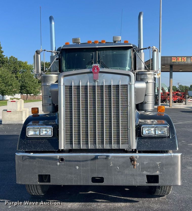 image for item DP2065 2003 Kenworth W900  semi truck