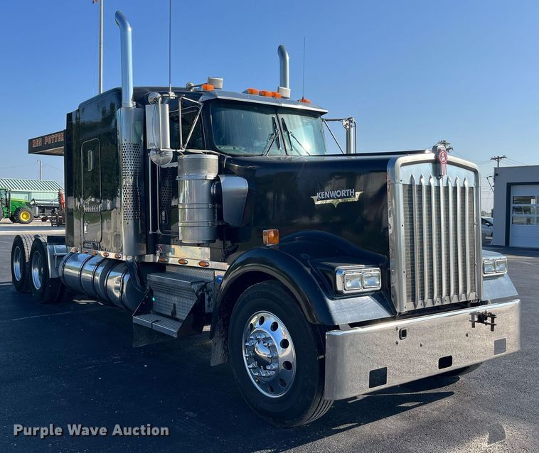 image for item DP2065 2003 Kenworth W900  semi truck