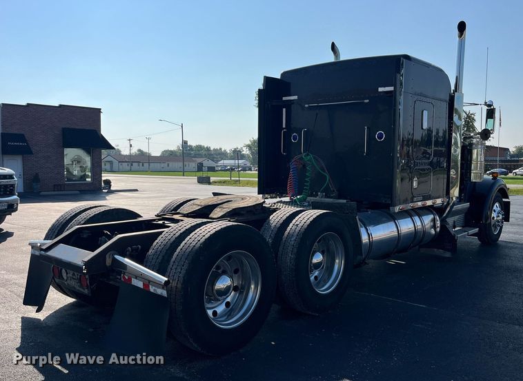 image for item DP2065 2003 Kenworth W900  semi truck