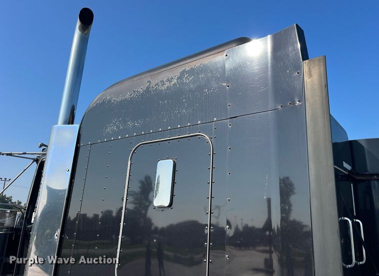 image for item DP2065 2003 Kenworth W900  semi truck