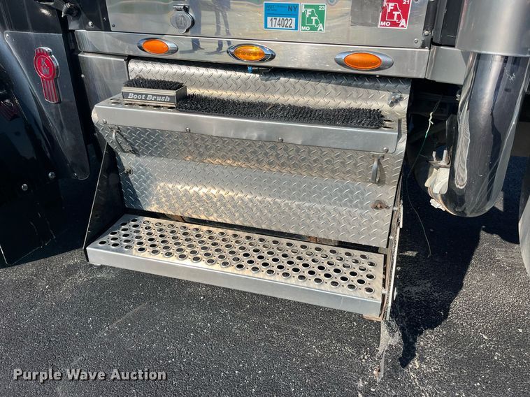 image for item DP2065 2003 Kenworth W900  semi truck