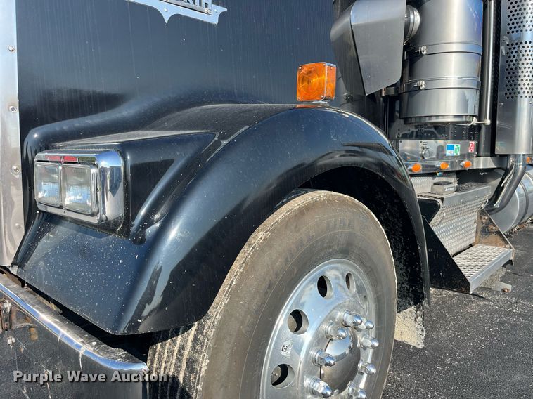 image for item DP2065 2003 Kenworth W900  semi truck