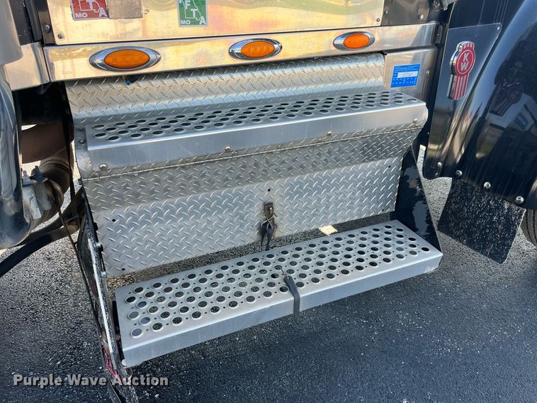 image for item DP2065 2003 Kenworth W900  semi truck