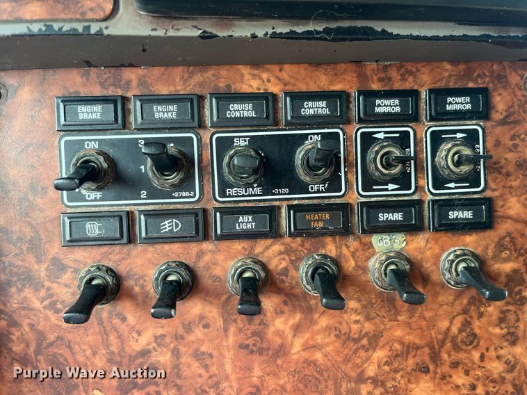 image for item DP2065 2003 Kenworth W900  semi truck