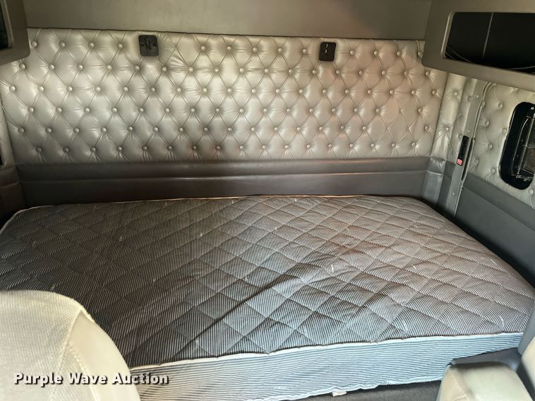 image for item DP2065 2003 Kenworth W900  semi truck