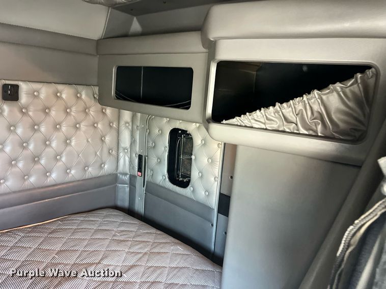 image for item DP2065 2003 Kenworth W900  semi truck