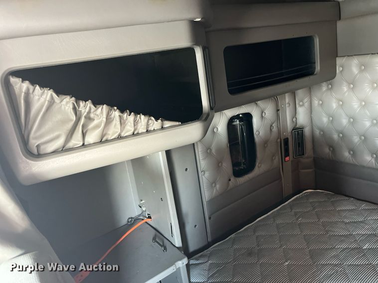 image for item DP2065 2003 Kenworth W900  semi truck