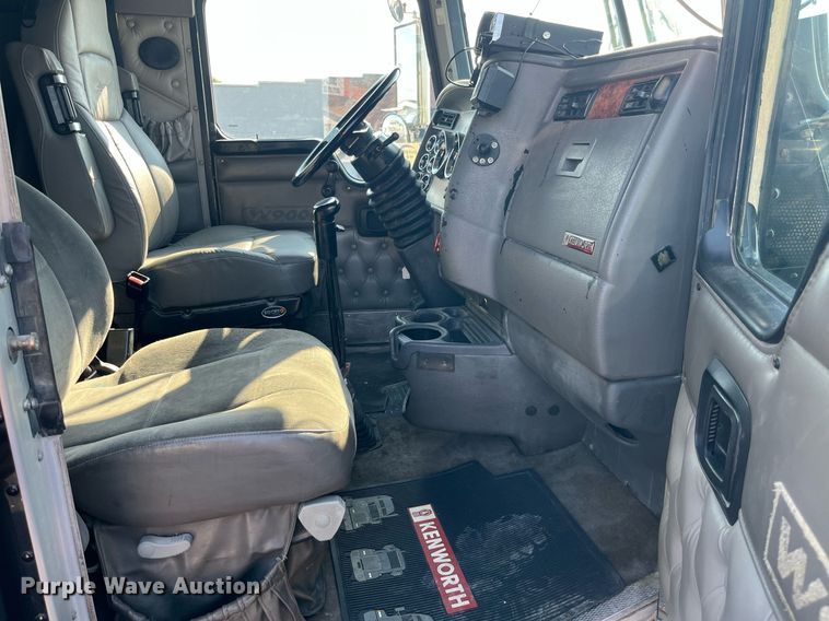 image for item DP2065 2003 Kenworth W900  semi truck