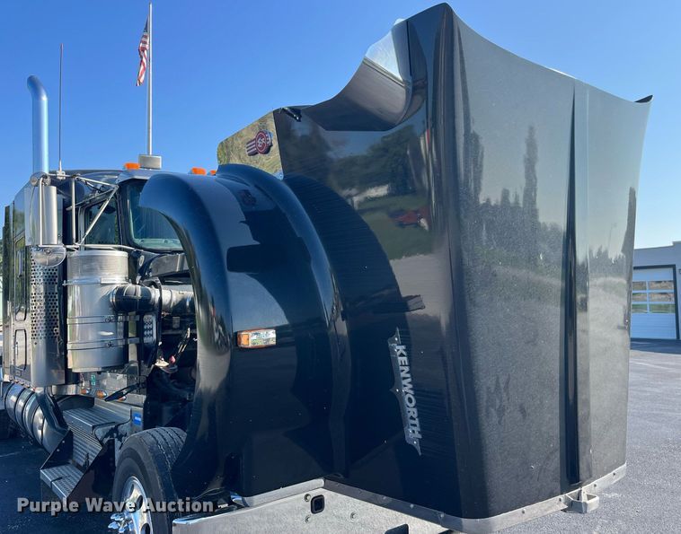 image for item DP2065 2003 Kenworth W900  semi truck