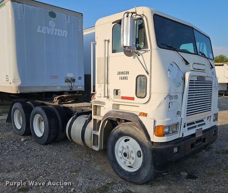 image for item DP2446 1994 Freightliner FLB  semi truck
