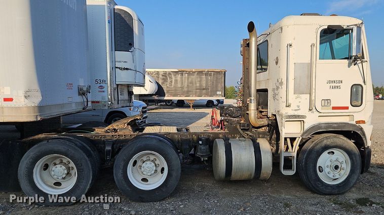 image for item DP2446 1994 Freightliner FLB  semi truck