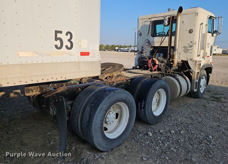 image for item DP2446 1994 Freightliner FLB  semi truck