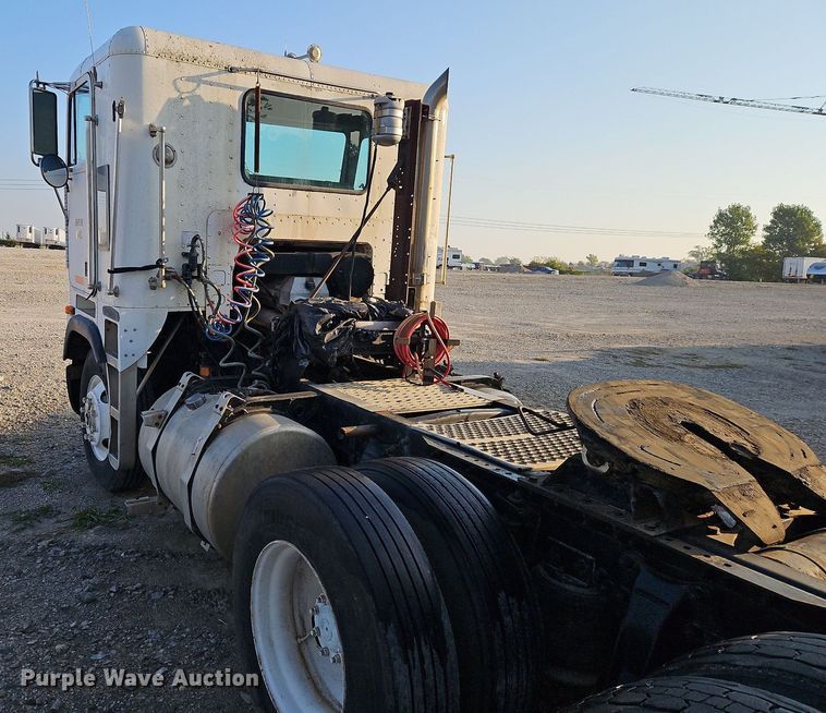 image for item DP2446 1994 Freightliner FLB  semi truck