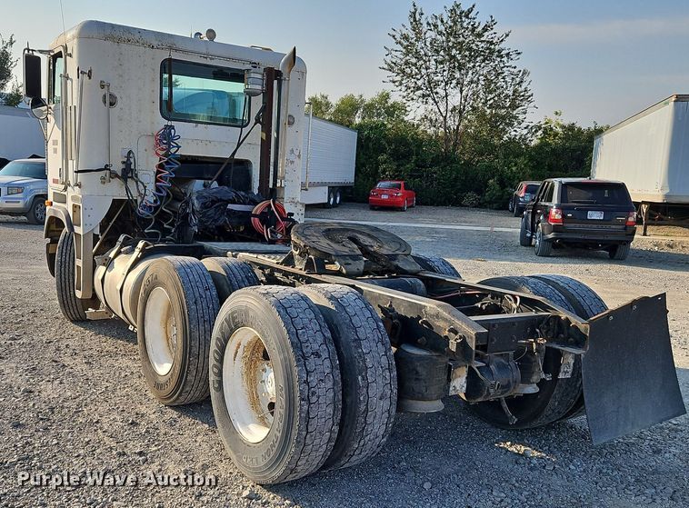 image for item DP2446 1994 Freightliner FLB  semi truck