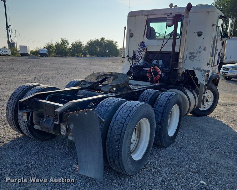 image for item DP2446 1994 Freightliner FLB  semi truck