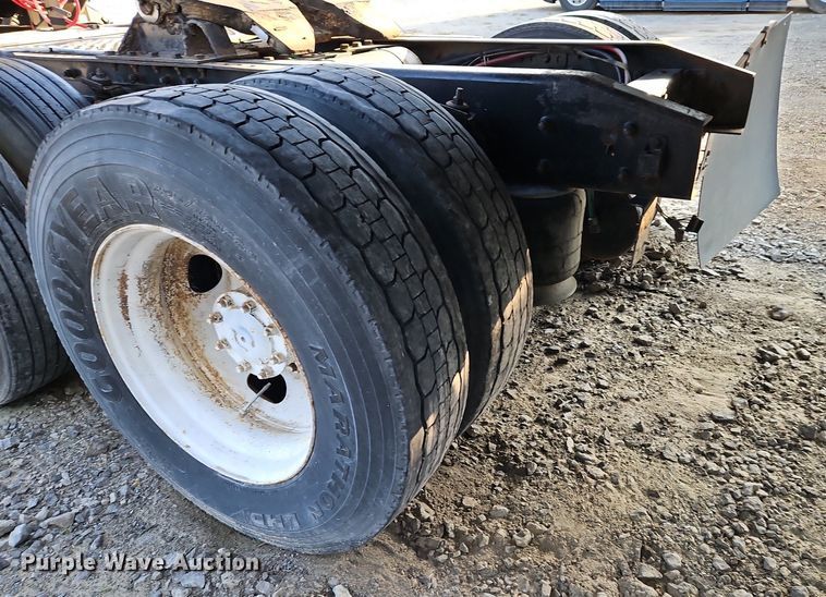 image for item DP2446 1994 Freightliner FLB  semi truck