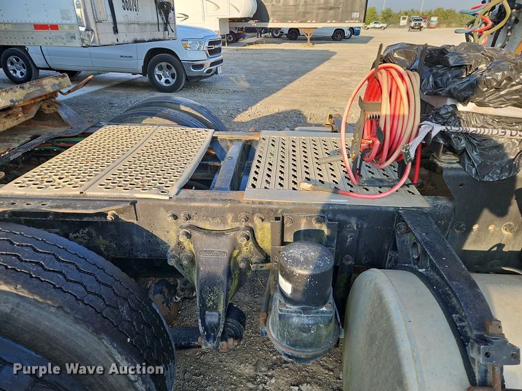 image for item DP2446 1994 Freightliner FLB  semi truck