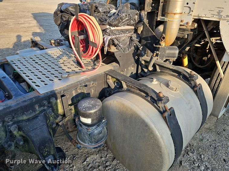 image for item DP2446 1994 Freightliner FLB  semi truck