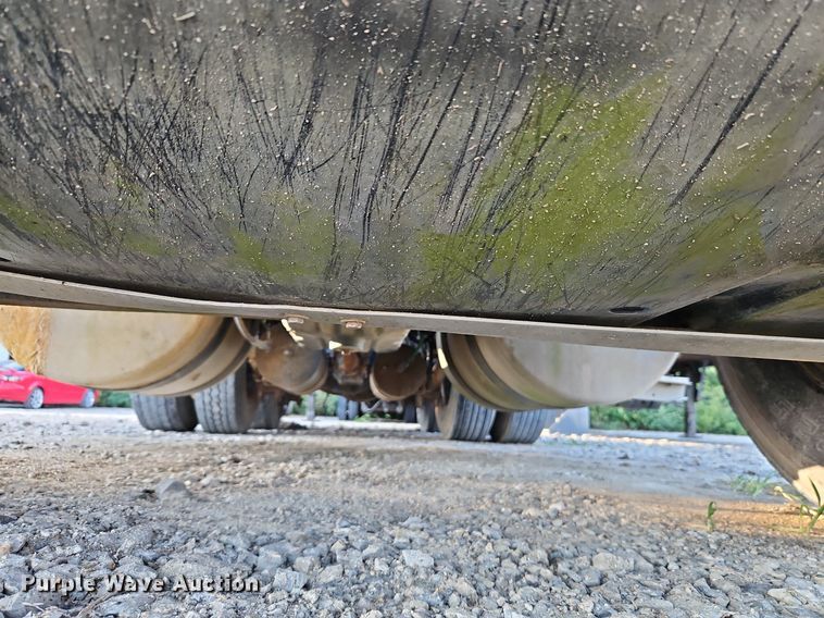 image for item DP2446 1994 Freightliner FLB  semi truck