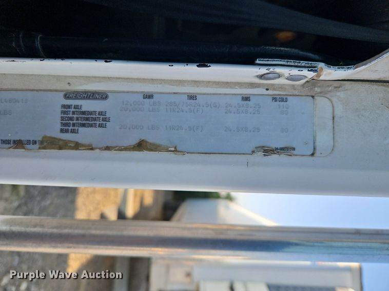 image for item DP2446 1994 Freightliner FLB  semi truck