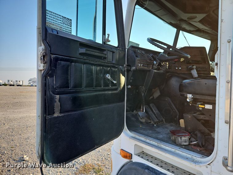 image for item DP2446 1994 Freightliner FLB  semi truck