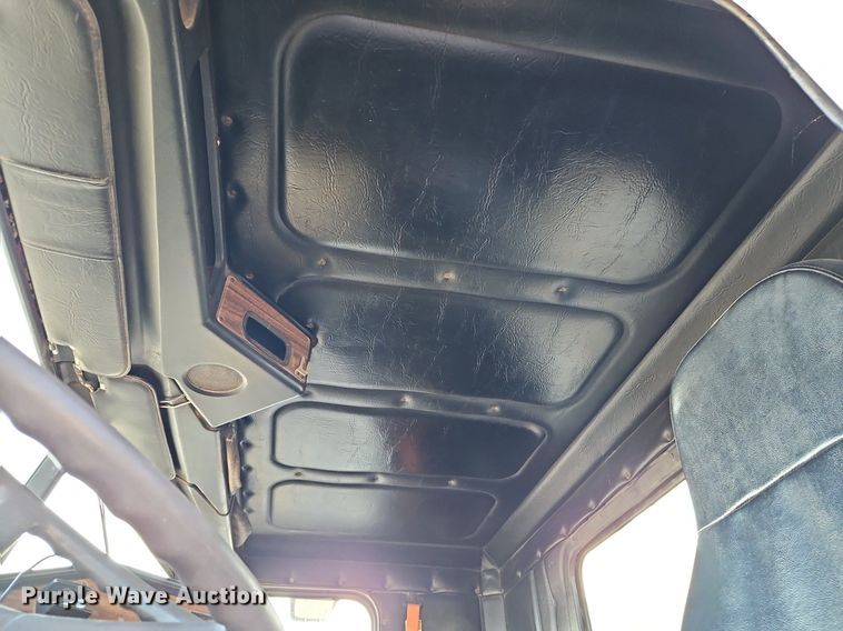 image for item DP2446 1994 Freightliner FLB  semi truck