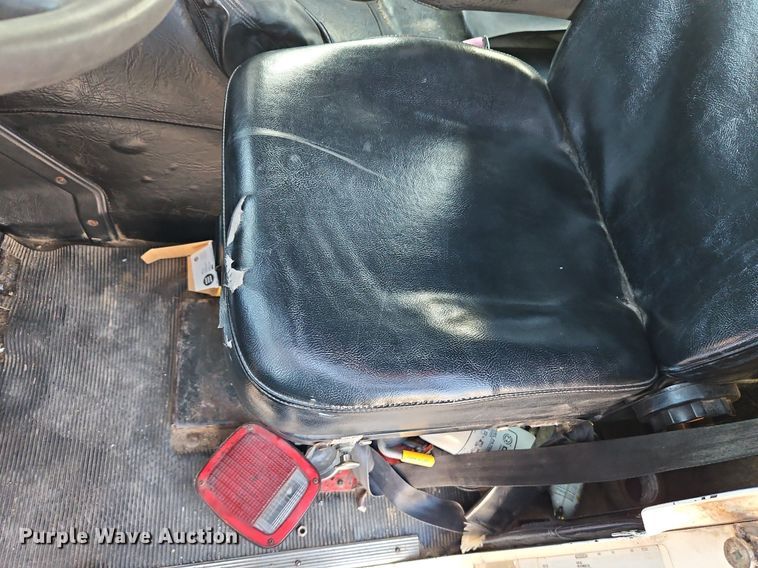 image for item DP2446 1994 Freightliner FLB  semi truck