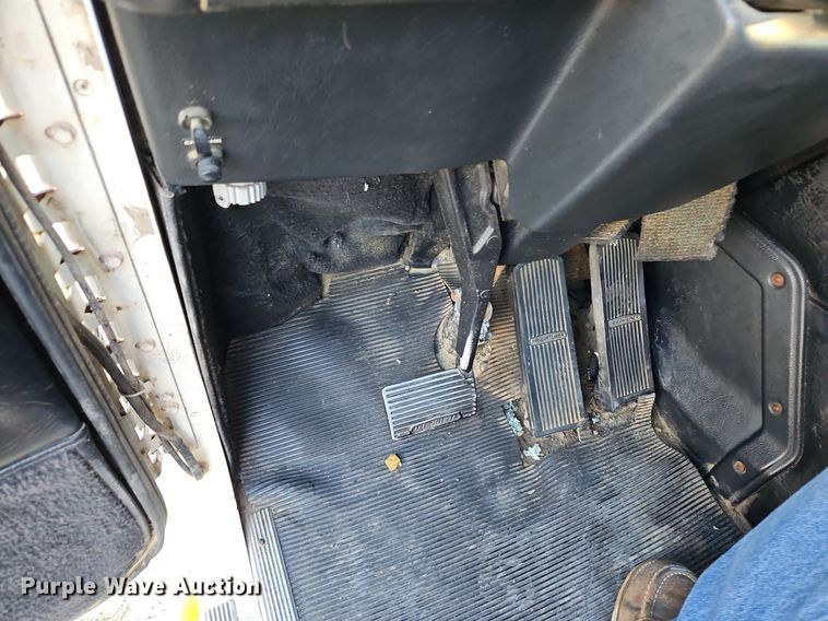 image for item DP2446 1994 Freightliner FLB  semi truck