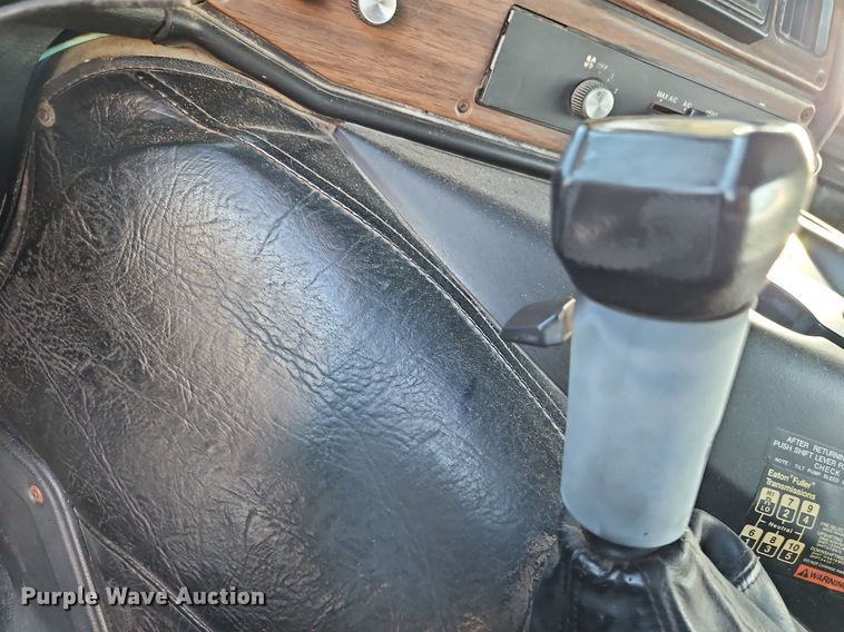 image for item DP2446 1994 Freightliner FLB  semi truck