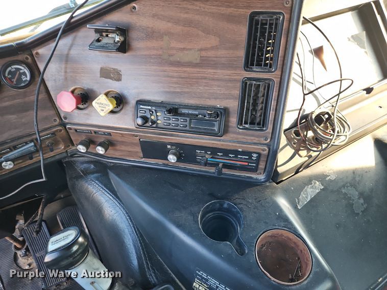 image for item DP2446 1994 Freightliner FLB  semi truck