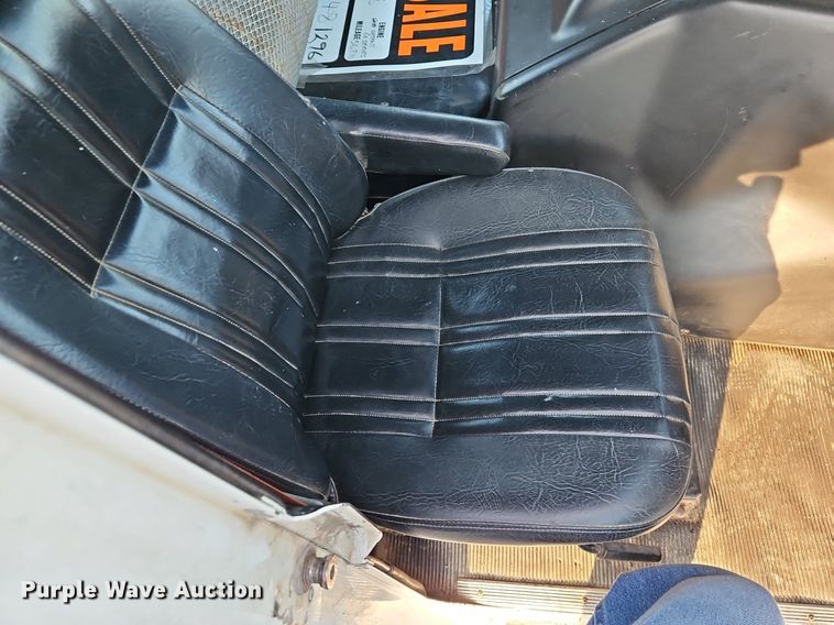 image for item DP2446 1994 Freightliner FLB  semi truck