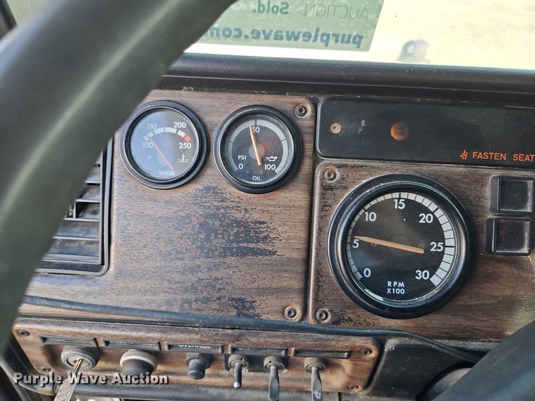 image for item DP2446 1994 Freightliner FLB  semi truck