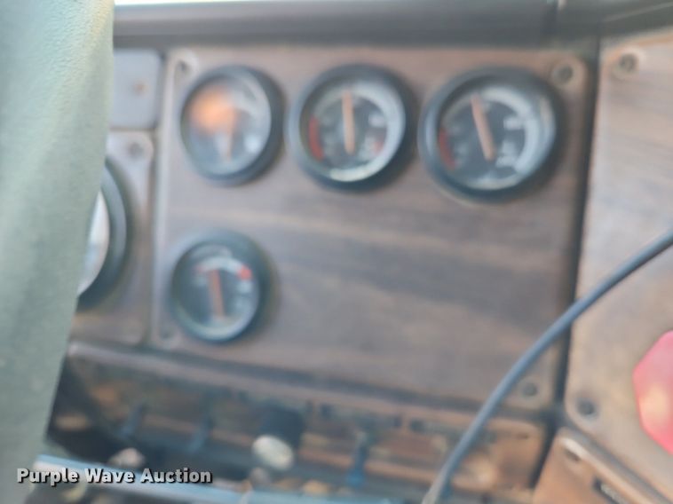 image for item DP2446 1994 Freightliner FLB  semi truck