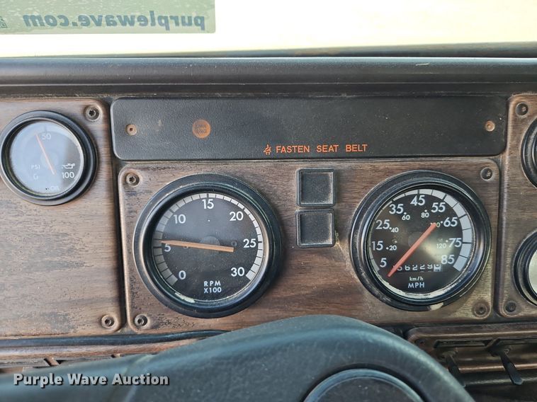 image for item DP2446 1994 Freightliner FLB  semi truck