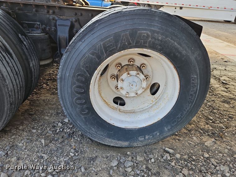 image for item DP2446 1994 Freightliner FLB  semi truck